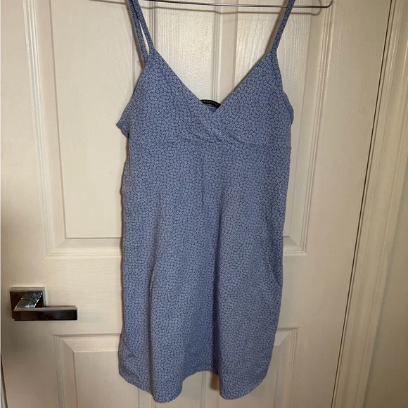 Brandy Melville White Floral Patterned Blue Sleeveless Dress - Picture 4 of 4